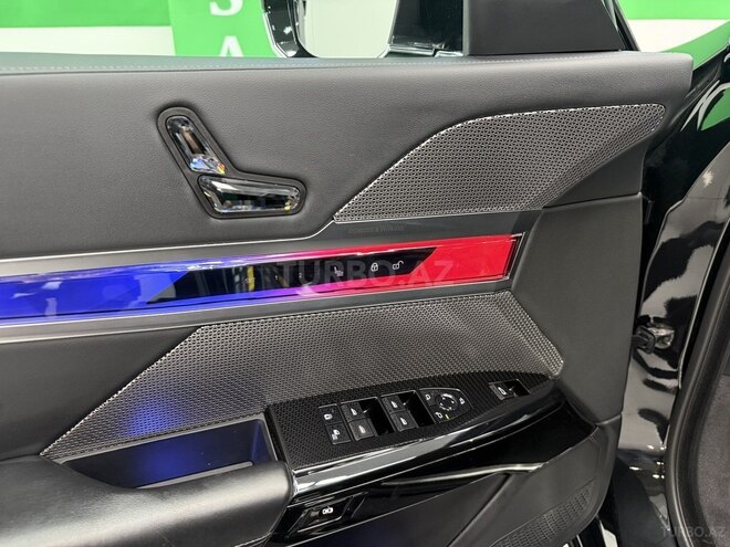 BMW i7-19