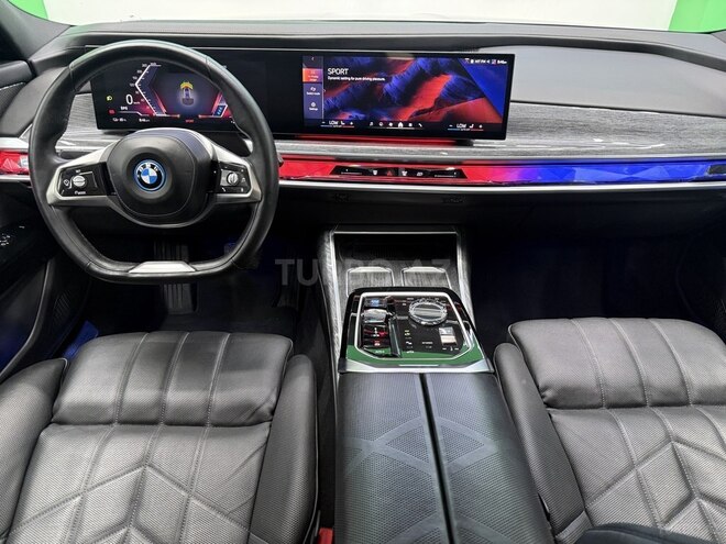 BMW i7-10