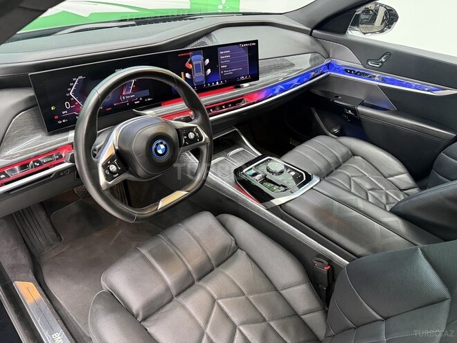 BMW i7-9