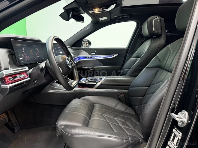 BMW i7-8