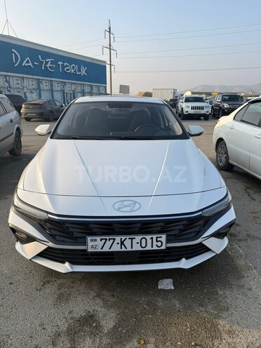 Hyundai Elantra-1