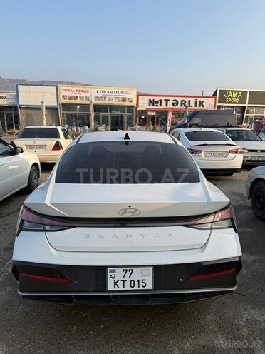 Hyundai Elantra-2