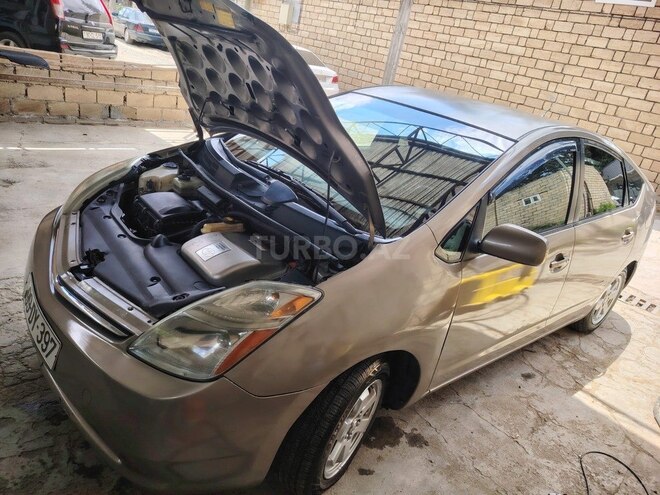 Toyota Prius-12