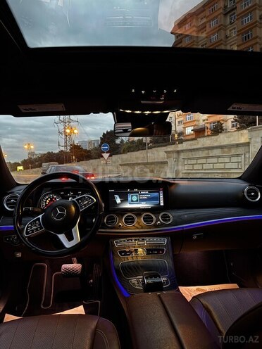 Mercedes E 300-11