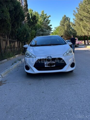 Toyota Aqua-1