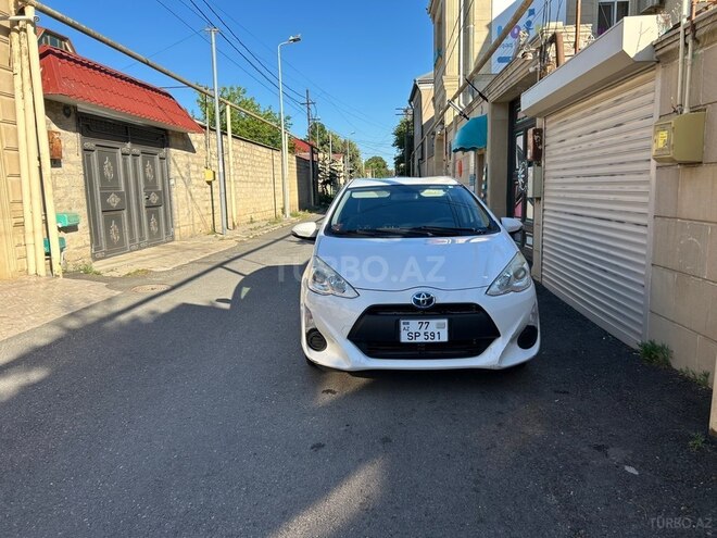Toyota Aqua-8