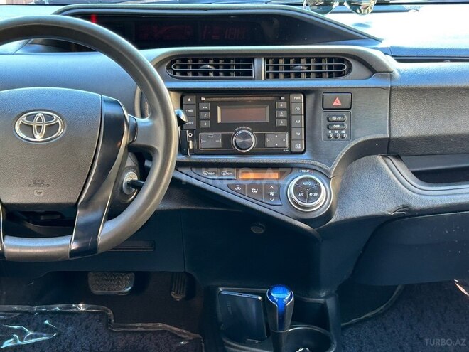 Toyota Aqua-10