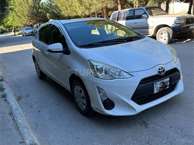 Toyota Aqua-5