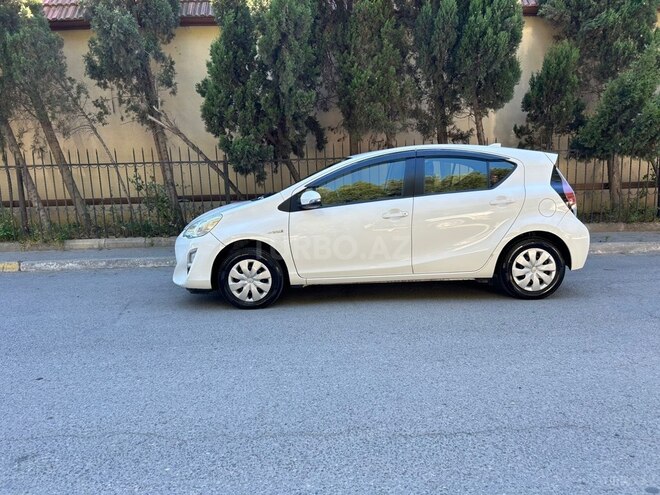 Toyota Aqua-4