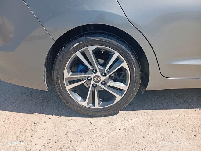 Hyundai Elantra-10