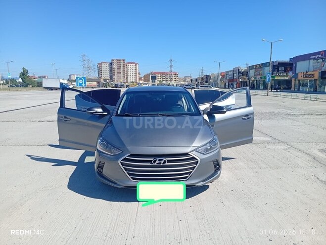 Hyundai Elantra-1