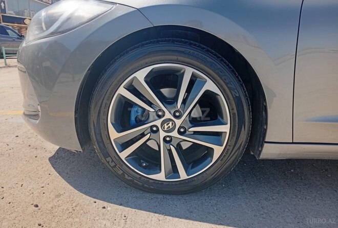 Hyundai Elantra-9