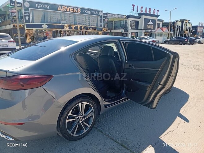 Hyundai Elantra-4