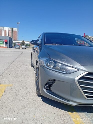 Hyundai Elantra-11