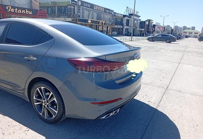 Hyundai Elantra-16