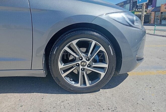Hyundai Elantra-18