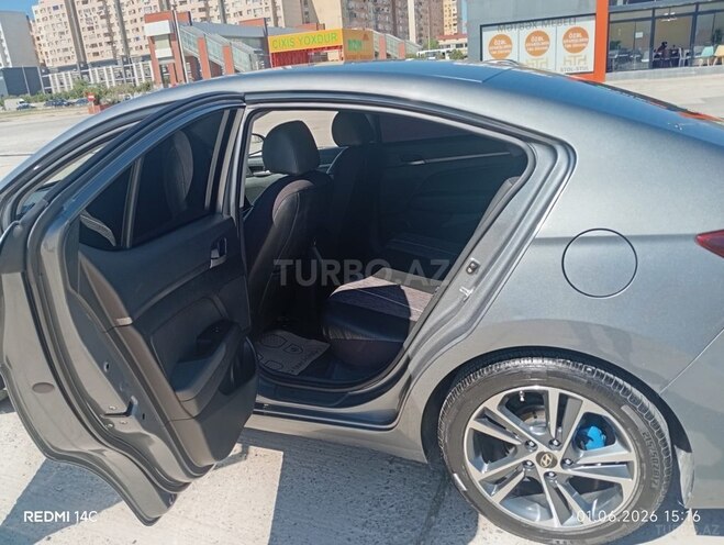 Hyundai Elantra-15