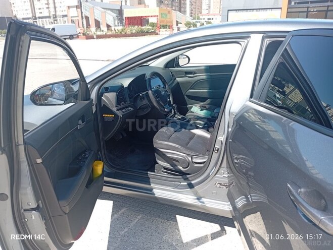 Hyundai Elantra-14