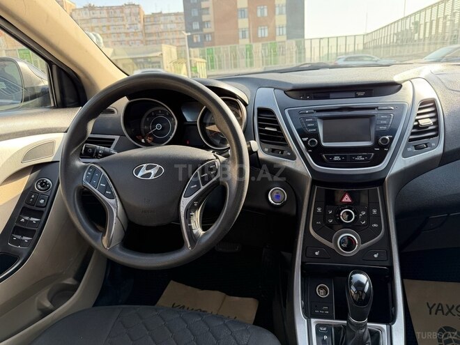 Hyundai Elantra-8