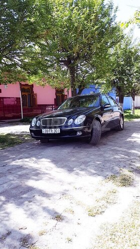 Mercedes E 240-1