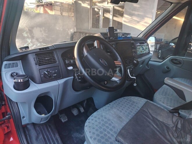 Ford Transit-5