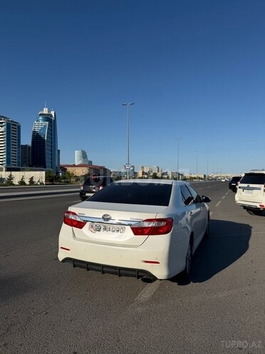 Toyota Camry-5