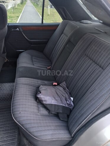 Mercedes 250 D-7