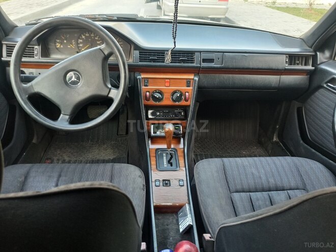 Mercedes 250 D-6