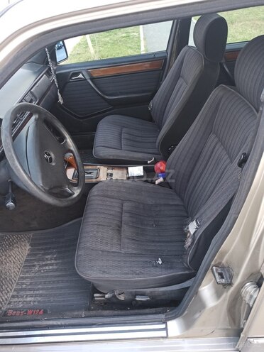 Mercedes 250 D-8