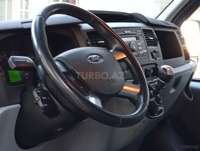 Ford Transit-14