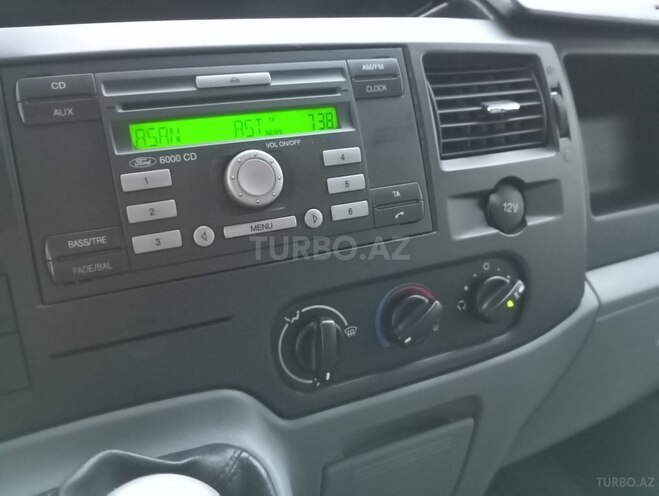 Ford Transit-17