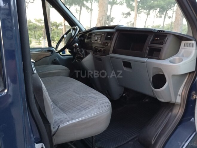 Ford Transit-16