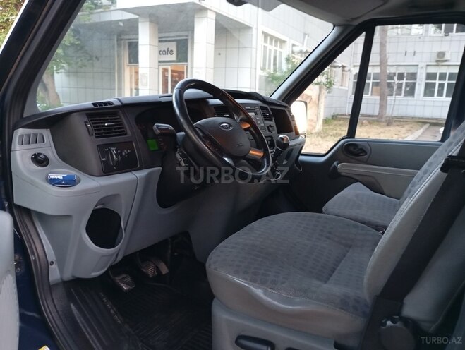 Ford Transit-15