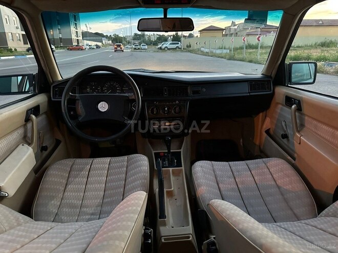 Mercedes 190-9