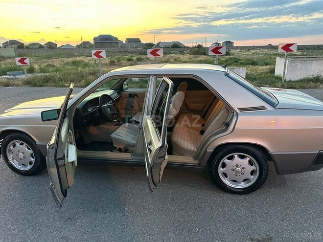 Mercedes 190-8