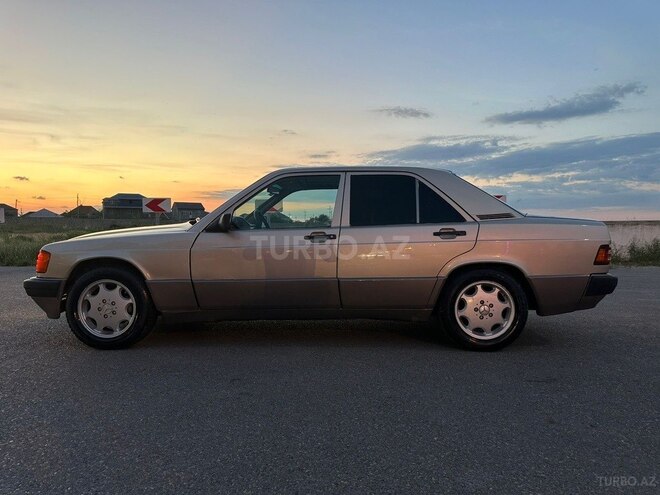 Mercedes 190-12