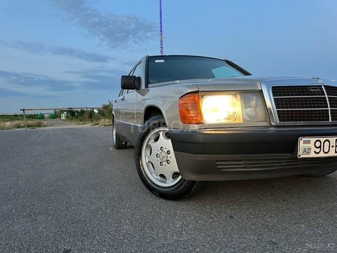 Mercedes 190-2