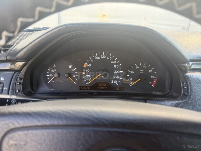 Mercedes E 240-6