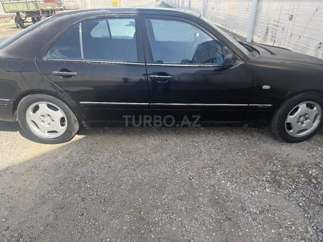 Mercedes E 240-2