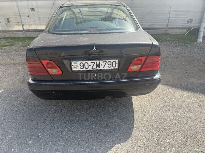 Mercedes E 240-4