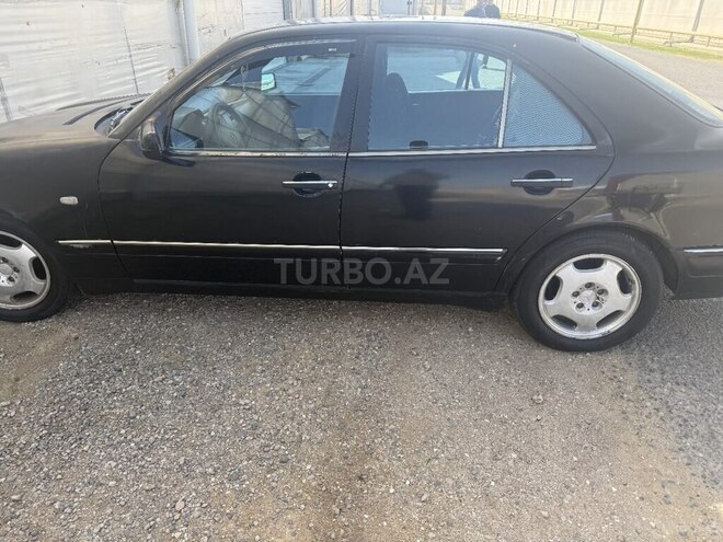 Mercedes E 240-5