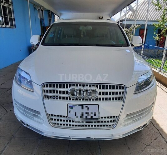 Audi Q7-1