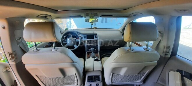 Audi Q7-10