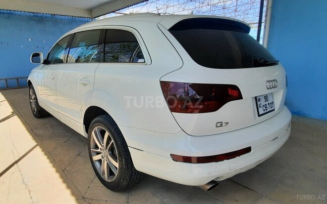 Audi Q7-4