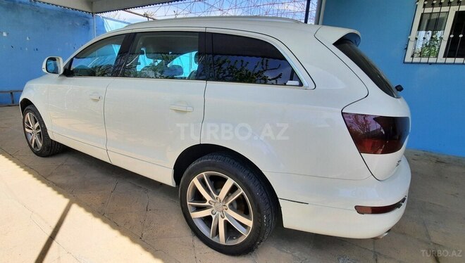 Audi Q7-6