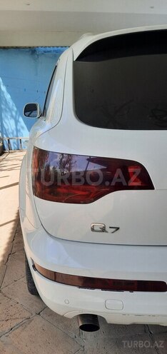 Audi Q7-8