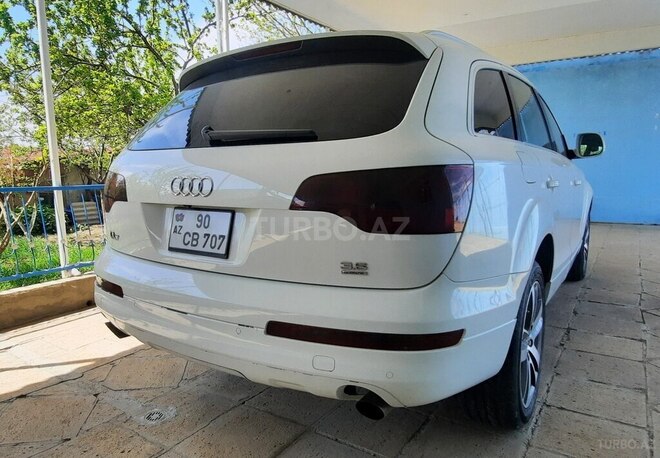 Audi Q7-5