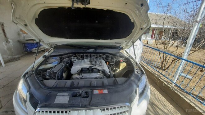 Audi Q7-13