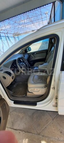 Audi Q7-16