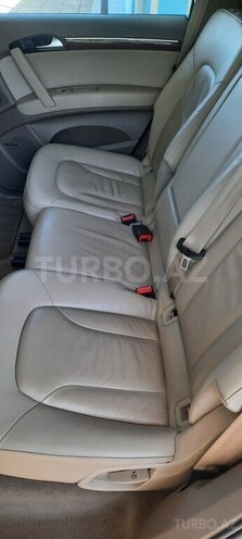 Audi Q7-19
